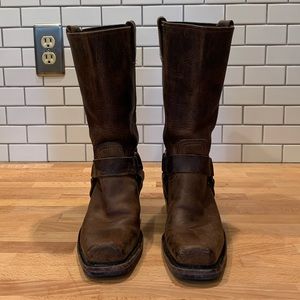 Women’s sz 8 brown harness square toe Frye boots
